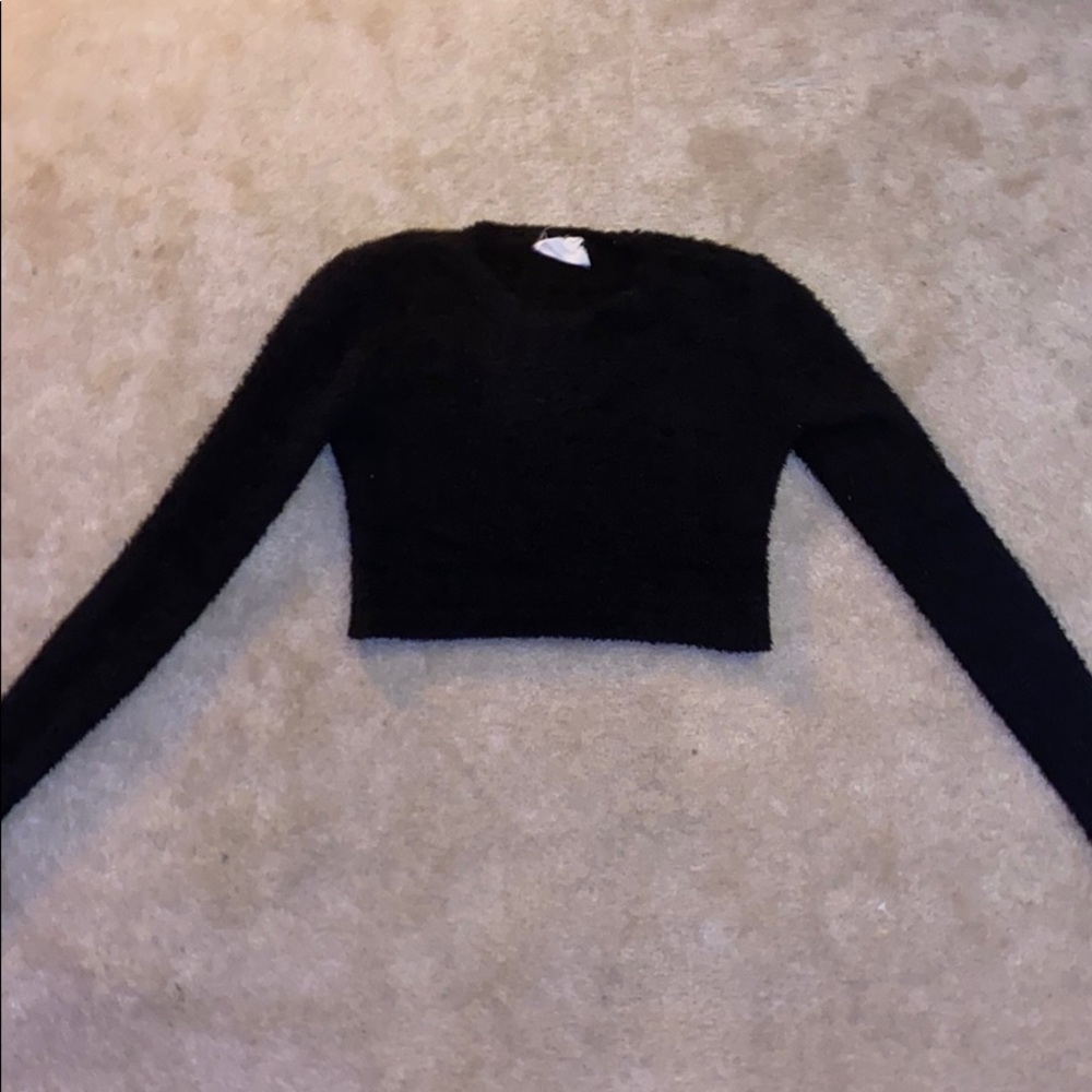 Black cropped long sleeve
